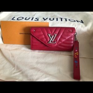 LIKE NEW Louis Vuitton Wave Wristlet Wallet
